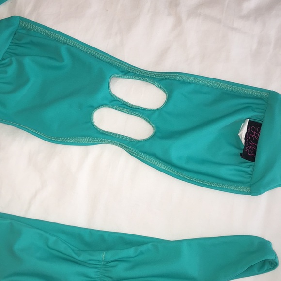 Hot Miami Styles scrunch butt bikini strapless - Picture 2 of 5